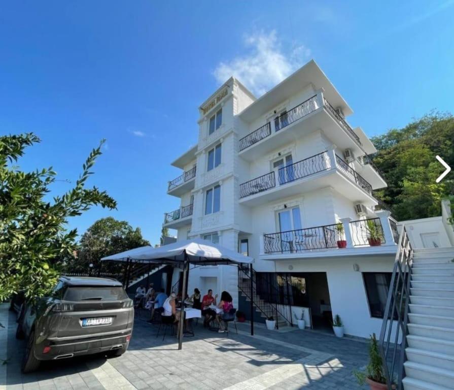 Hotel Fama Škalngur Exterior foto